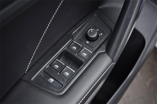 Certified 2022 Volkswagen Tiguan SE image 8