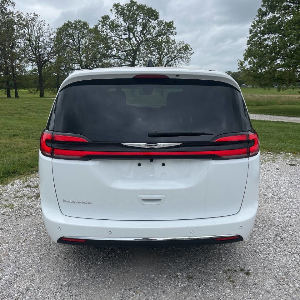 Used 2026 Chrysler Pacifica Select FWD image 5