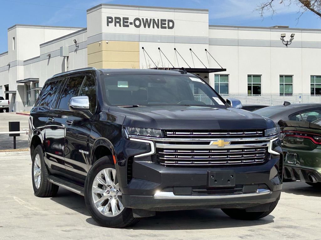 Used 2024 Chevrolet Suburban Premier AWD/4WD image 2