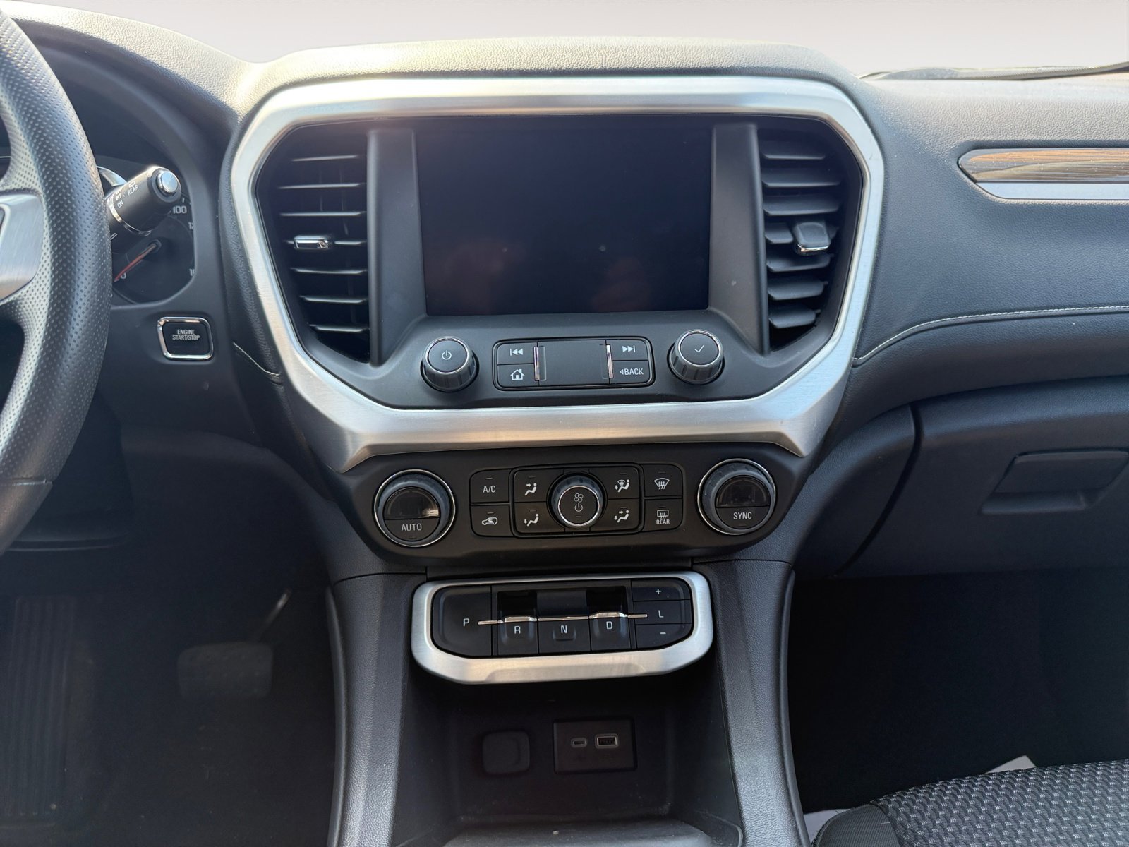 Used 2023 GMC Acadia SLE w/ Driver Convenience Package image 11