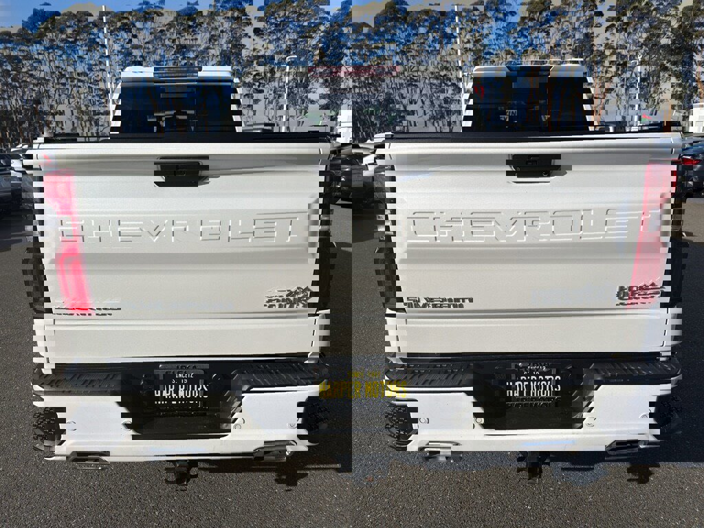 Used 2022 Chevrolet Silverado 1500 High Country w/ Z71 Off-Road Package image 6