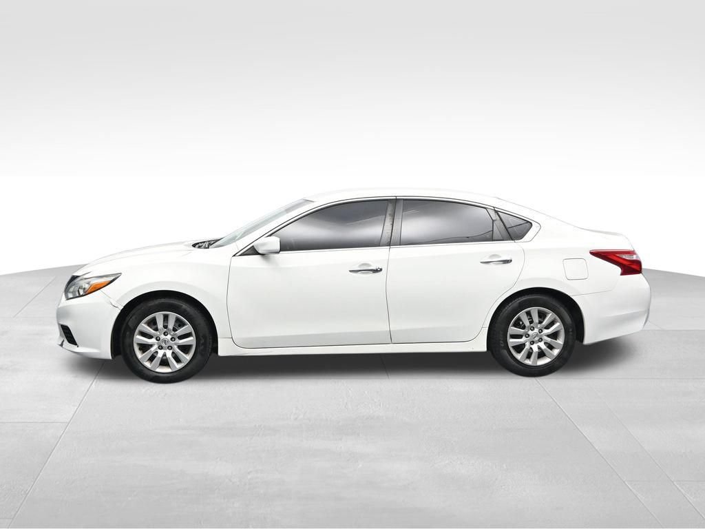 Used 2017 Nissan Altima 2.5 S w/ Power Driver Seat Package FWD image 2