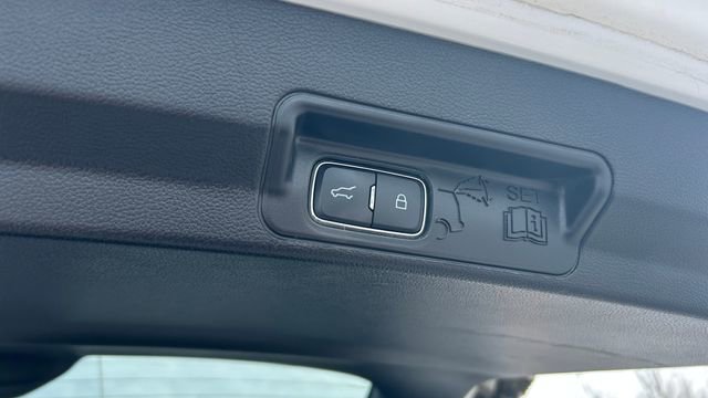 Used 2020 Ford Explorer XLT w/ Comfort Package image 40