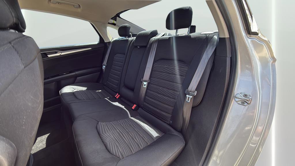 Used 2016 Ford Fusion SE FWD image 24