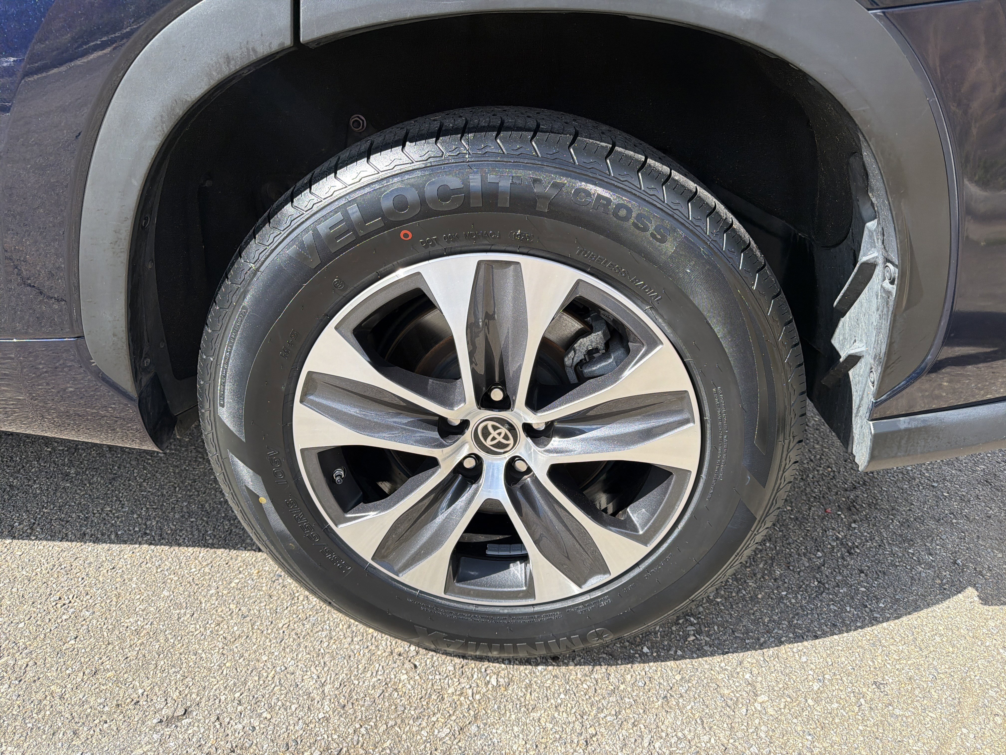 Used 2024 Toyota Highlander XLE FWD image 20