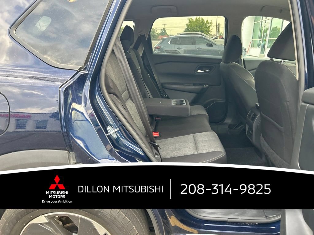 Used 2025 Nissan Rogue SV AWD/4WD image 11