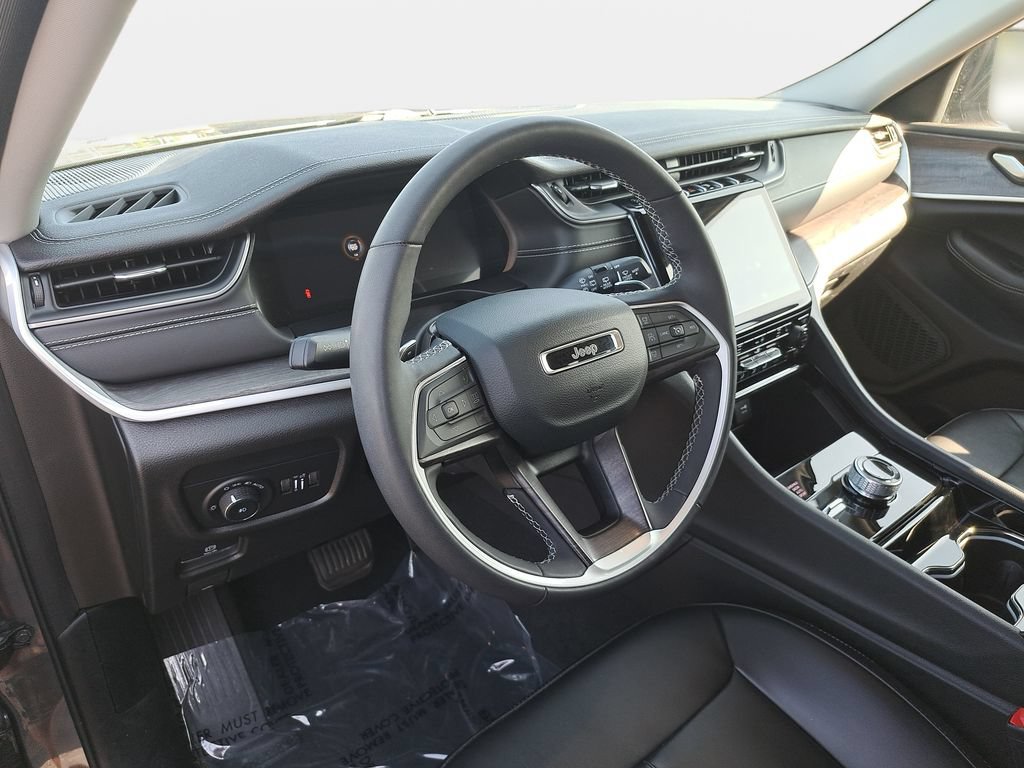 Certified 2023 Jeep Grand Cherokee L Limited AWD/4WD image 18