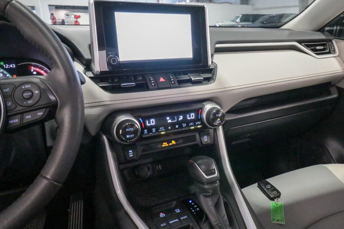 Used 2025 Toyota RAV4 XLE Premium FWD image 16