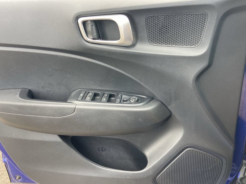 Used 2021 Hyundai Venue SEL w/ Premium Package FWD image 19