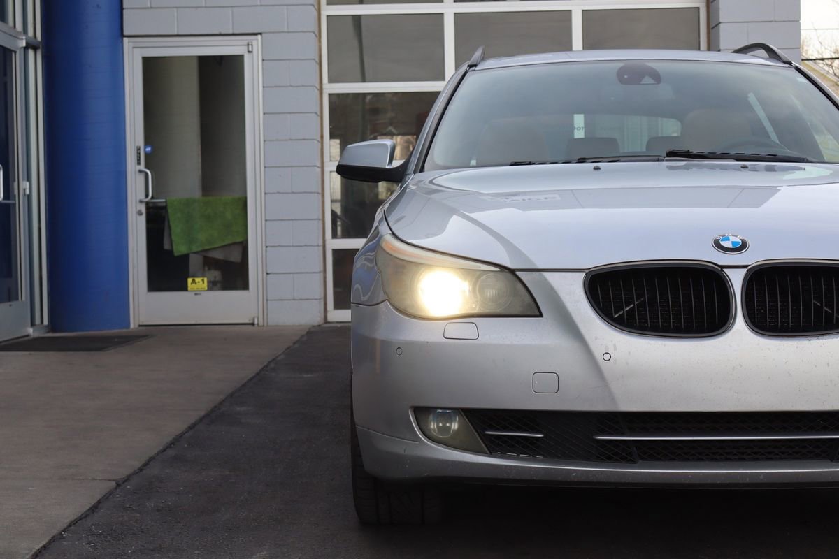 Used 2010 BMW 535i xDrive Wagon AWD/4WD image 30