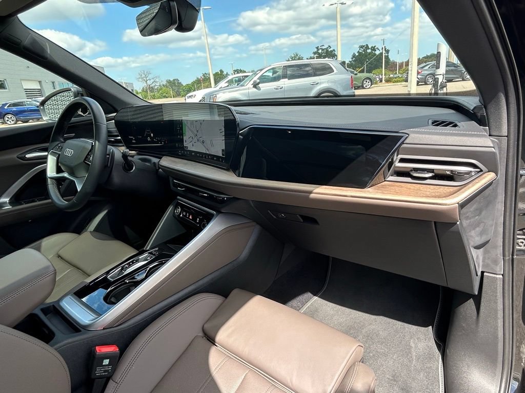 Used 2025 Audi Q5 Premium Plus w/ Premium Plus AWD/4WD image 47