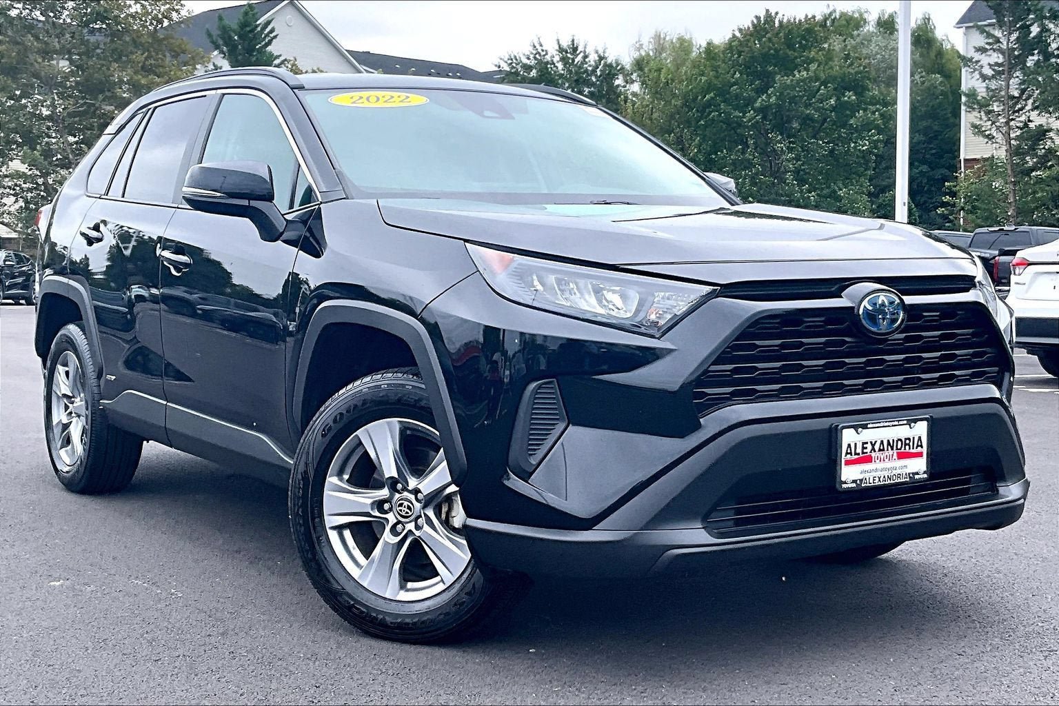 Used 2022 Toyota RAV4 LE AWD/4WD image 2