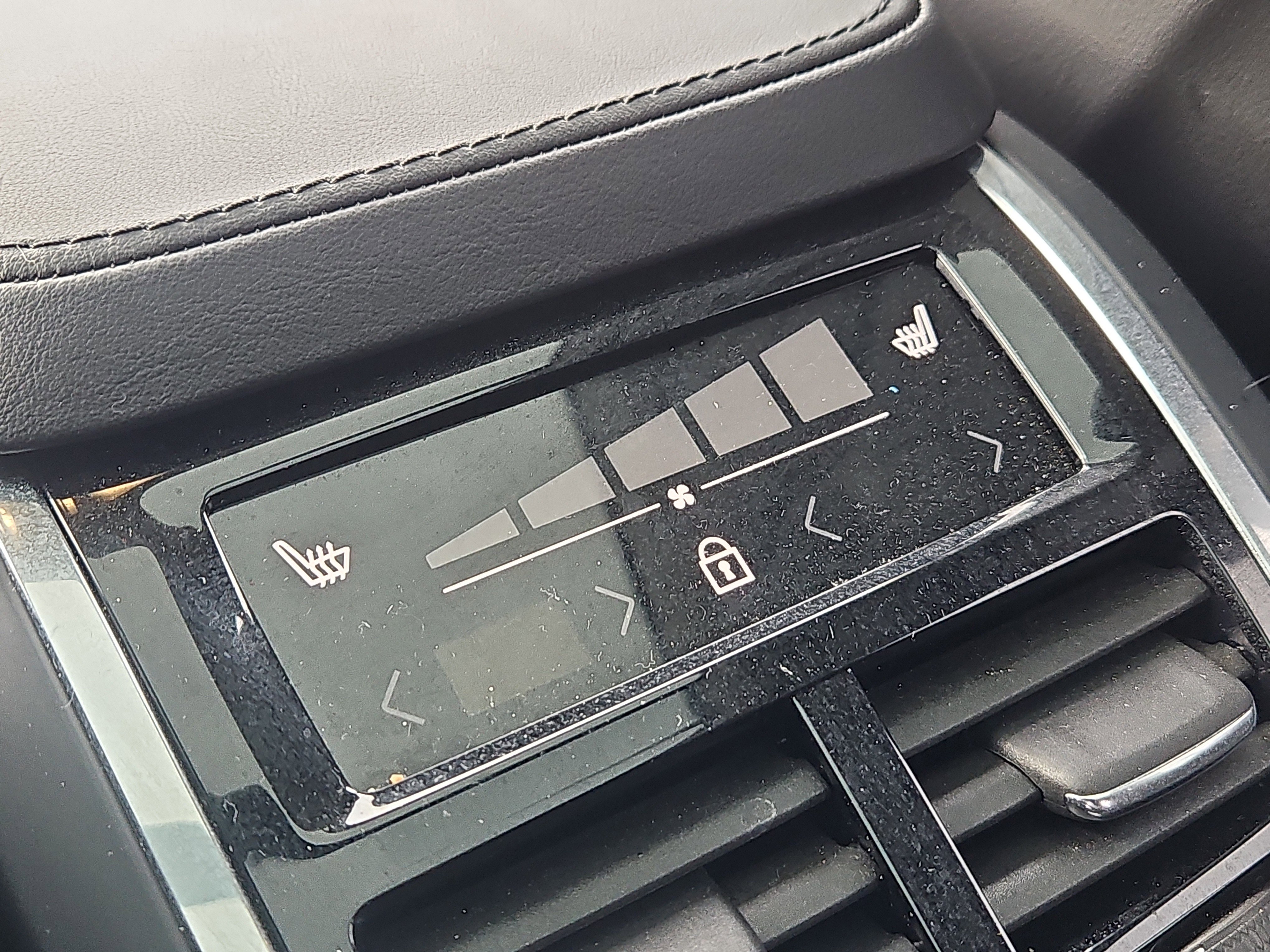 Used 2025 Volvo XC90 B6 Plus w/ Protection Package Premier image 15