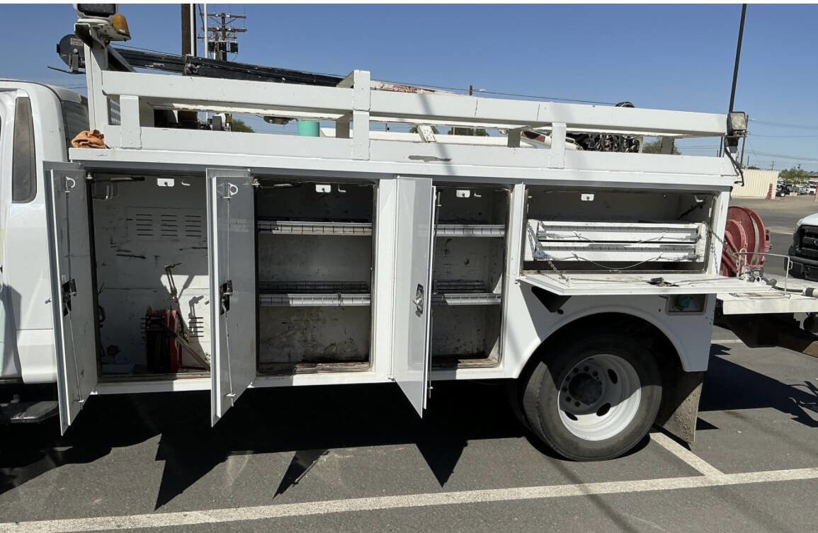 Used 2017 Ford F550 2WD Regular Cab Super Duty image 6