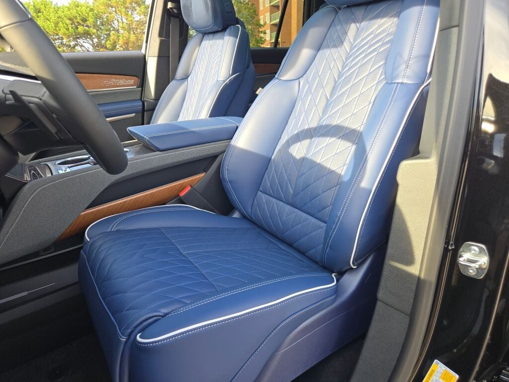 New 2026 Cadillac Vistiq Premium Luxury w/ LPO, Floor Liner Package image 25