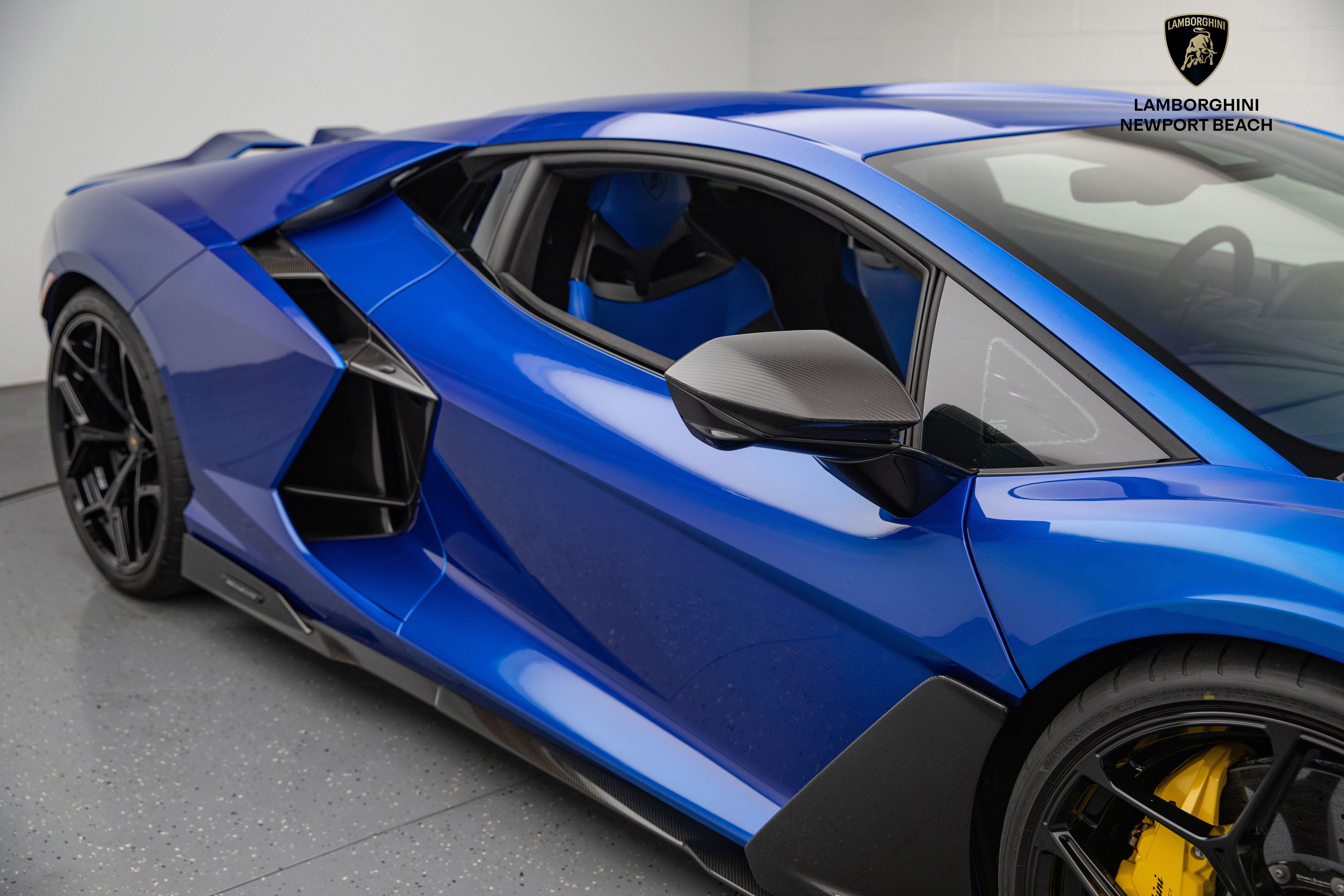 Used 2024 Lamborghini Revuelto image 5