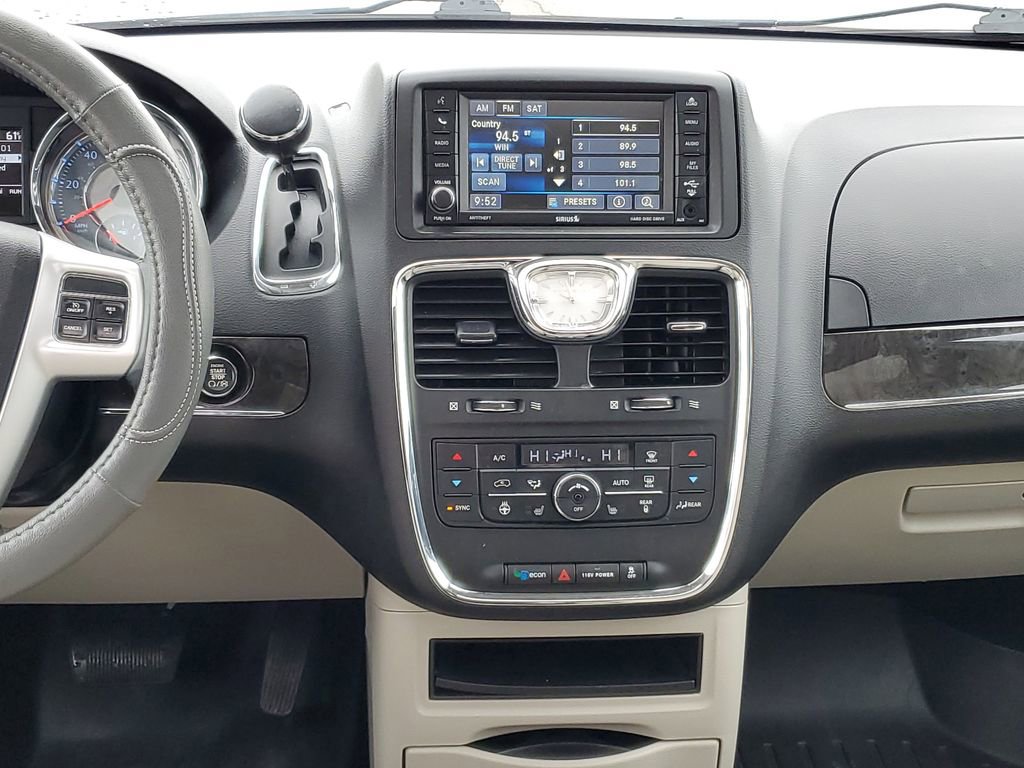 Used 2016 Chrysler Town & Country Touring-L image 25