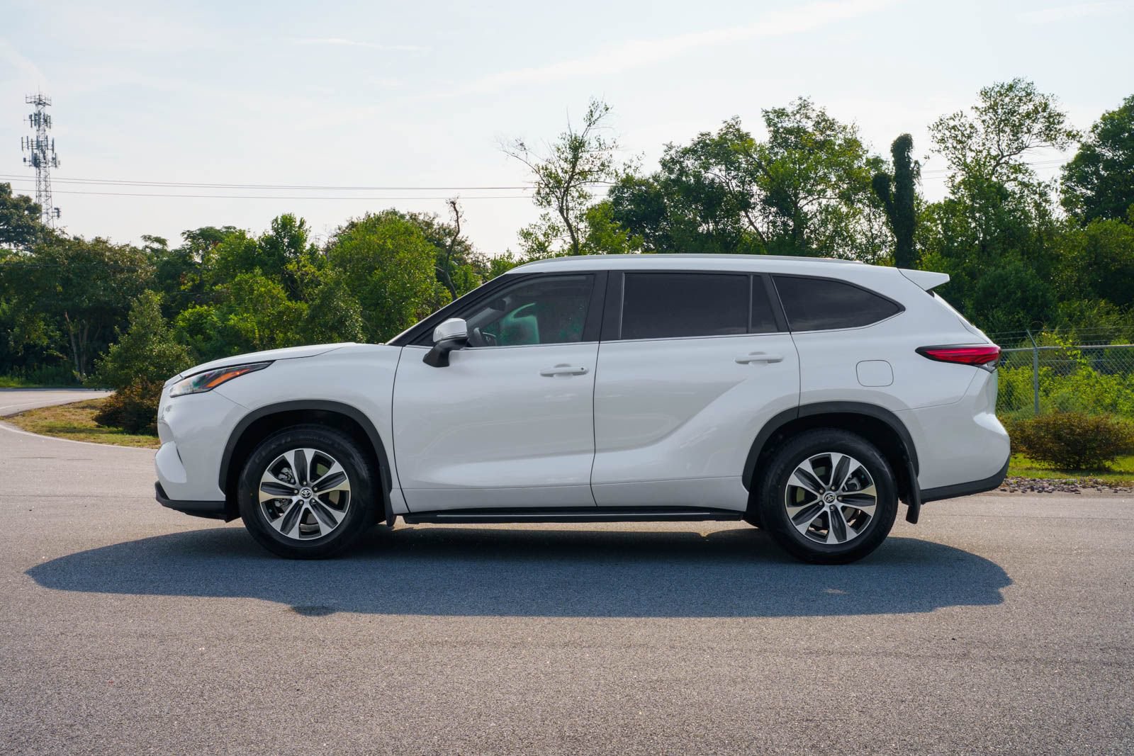 Used 2023 Toyota Highlander XLE FWD image 5