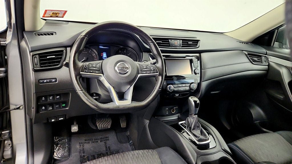 Used 2017 Nissan Rogue SV w/ SV Premium Package AWD/4WD image 11