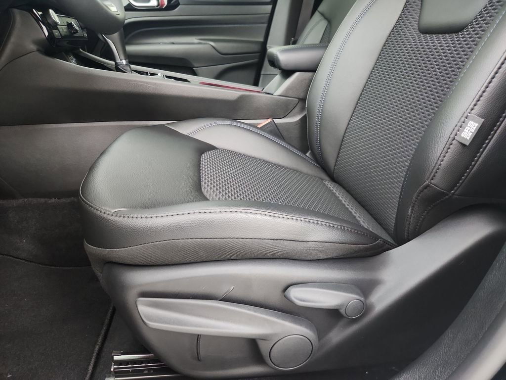 New 2026 Jeep Compass Latitude image 19