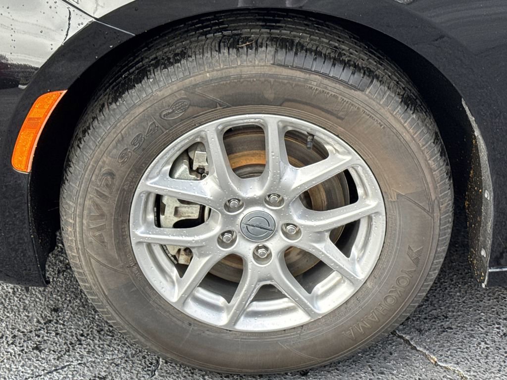 Used 2024 Chrysler Pacifica Touring-L image 11