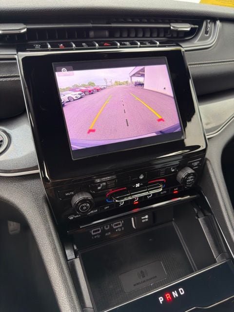Used 2023 Jeep Grand Cherokee Altitude AWD/4WD image 13