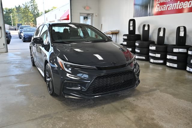 Used 2023 Toyota Corolla SE w/ SE Premium Package FWD image 3