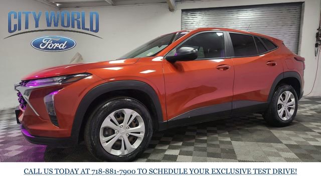 Used 2024 Chevrolet Trax LS w/ Driver Confidence Package image 4