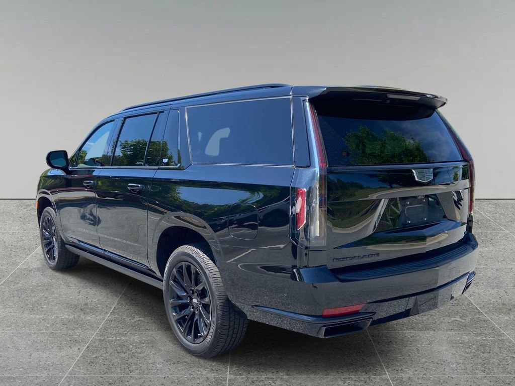 Used 2023 Cadillac Escalade ESV Sport w/ LPO, ONYX Package AWD/4WD image 3