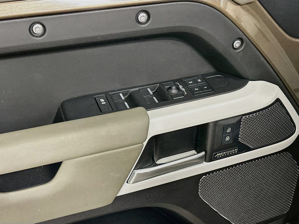 Used 2024 Land Rover Defender 110 SE AWD/4WD image 19