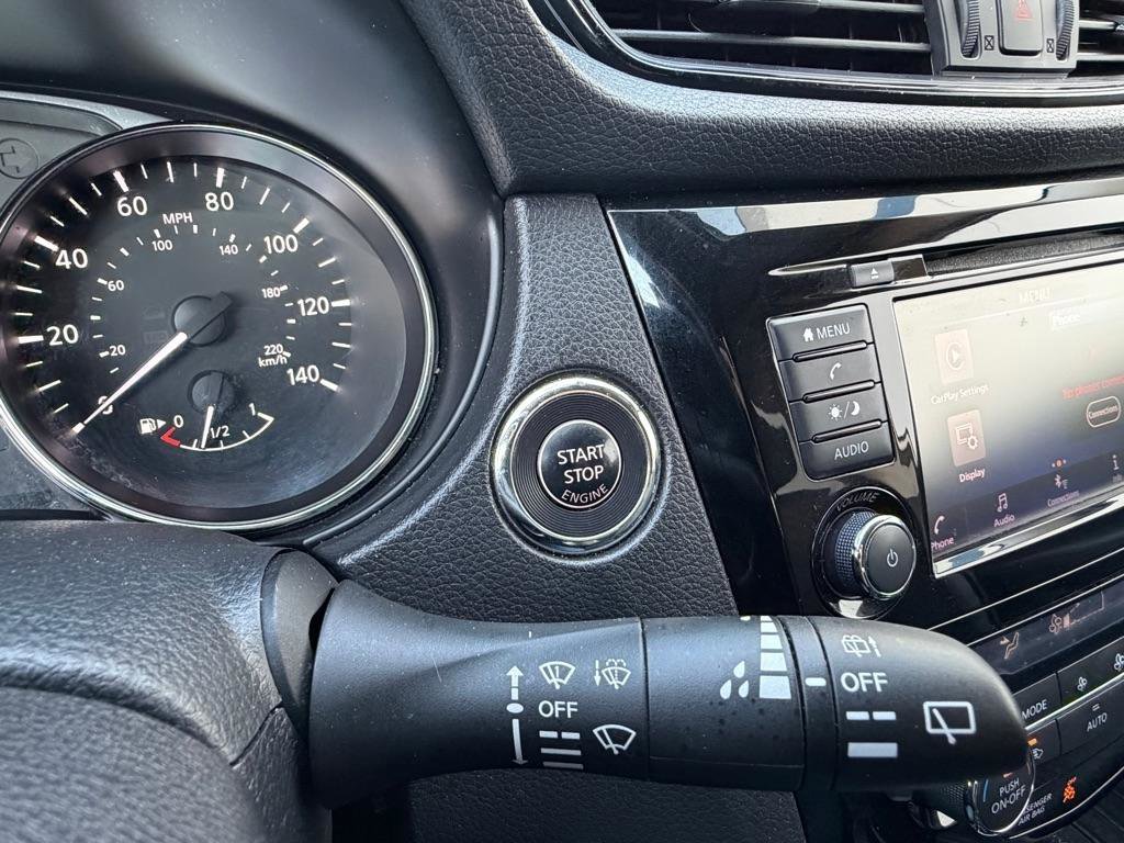 Used 2018 Nissan Rogue SV image 32