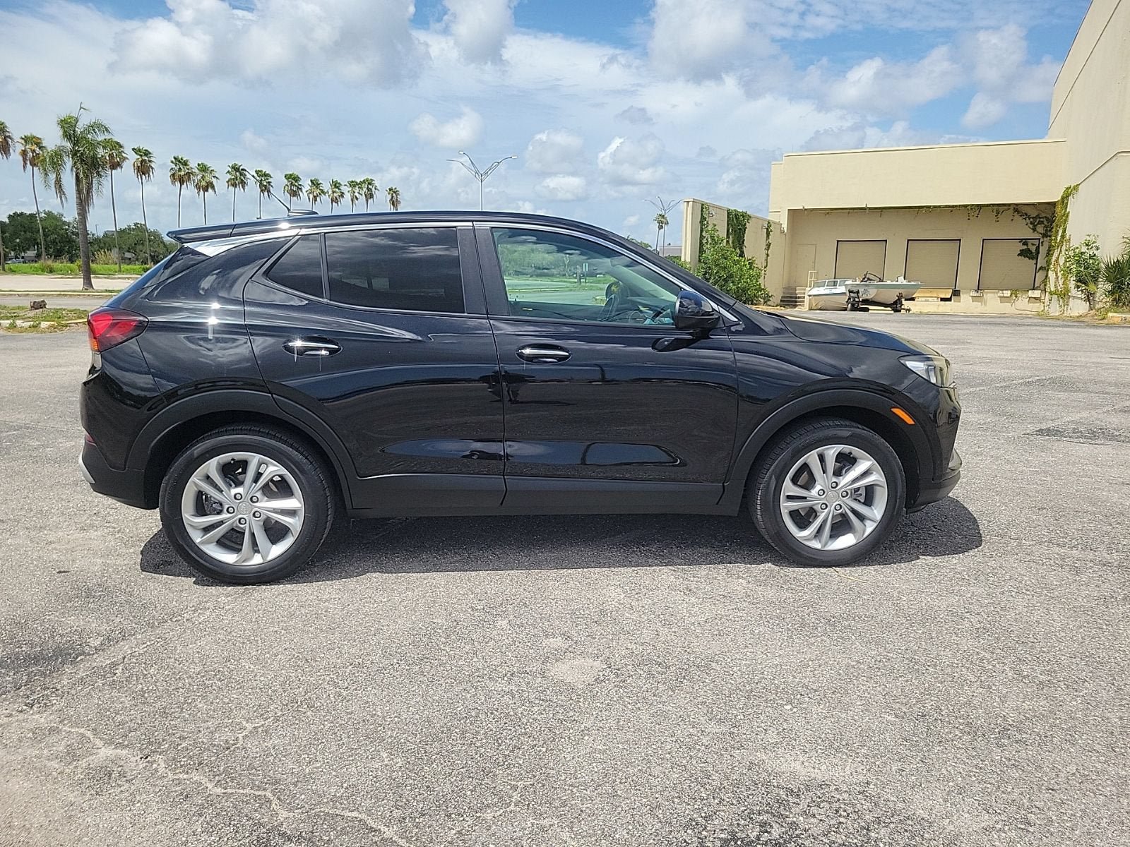 Used 2022 Buick Encore GX Preferred w/ Cold Weather Comfort Package FWD image 5