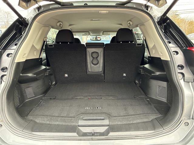 Used 2017 Nissan Rogue SV w/ SV Premium Package image 12