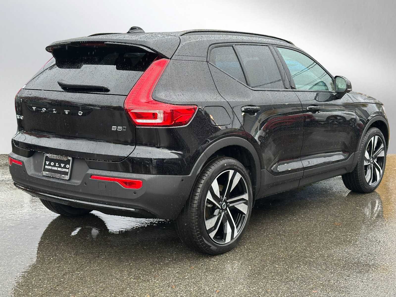 New 2026 Volvo XC40 B5 Ultra w/ Climate Package image 3