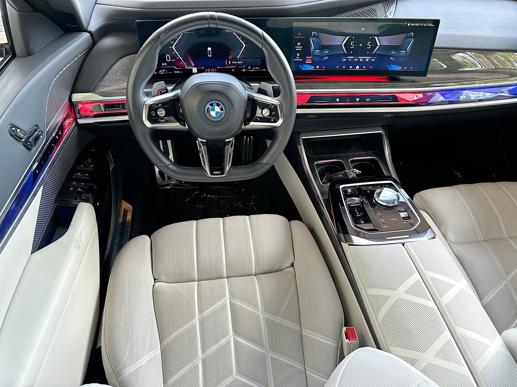 Used 2024 BMW 750e xDrive AWD/4WD image 24