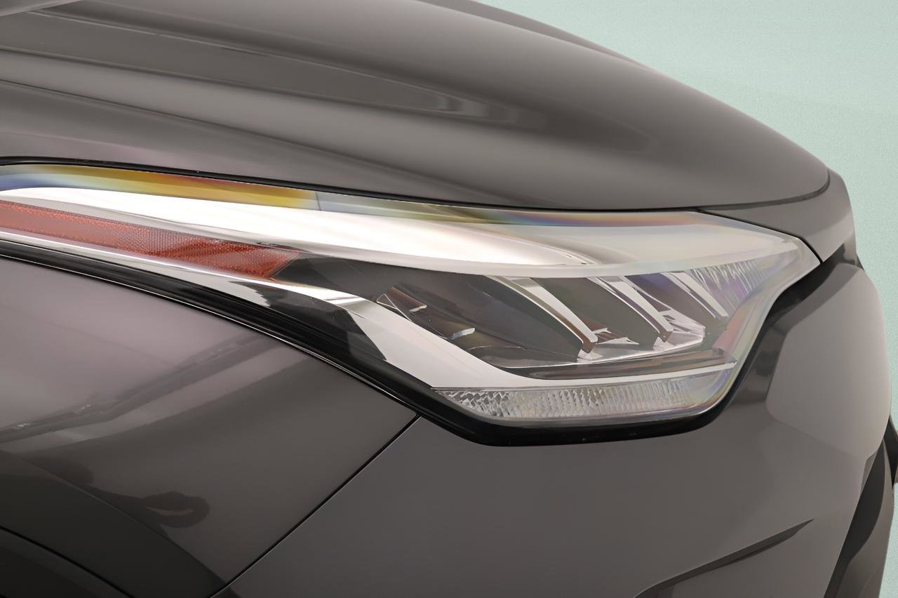 Used 2020 Toyota C-HR LE image 23