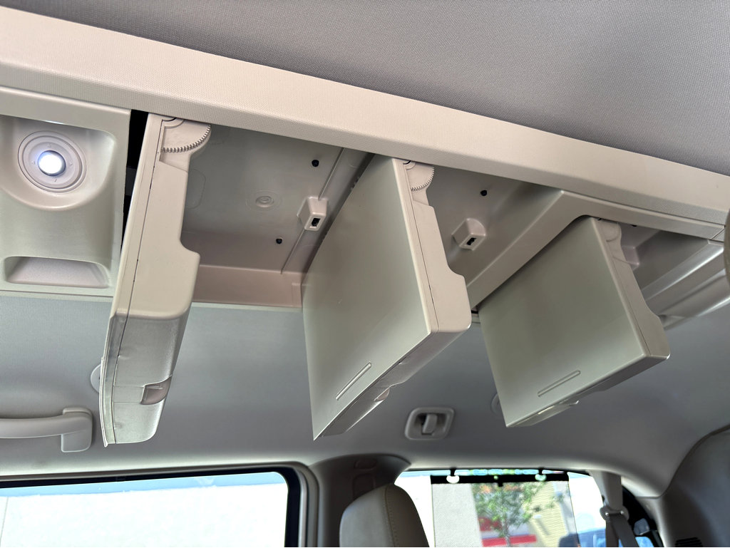 Used 2015 Chrysler Town & Country Touring w/ Driver Convenience Group FWD image 35