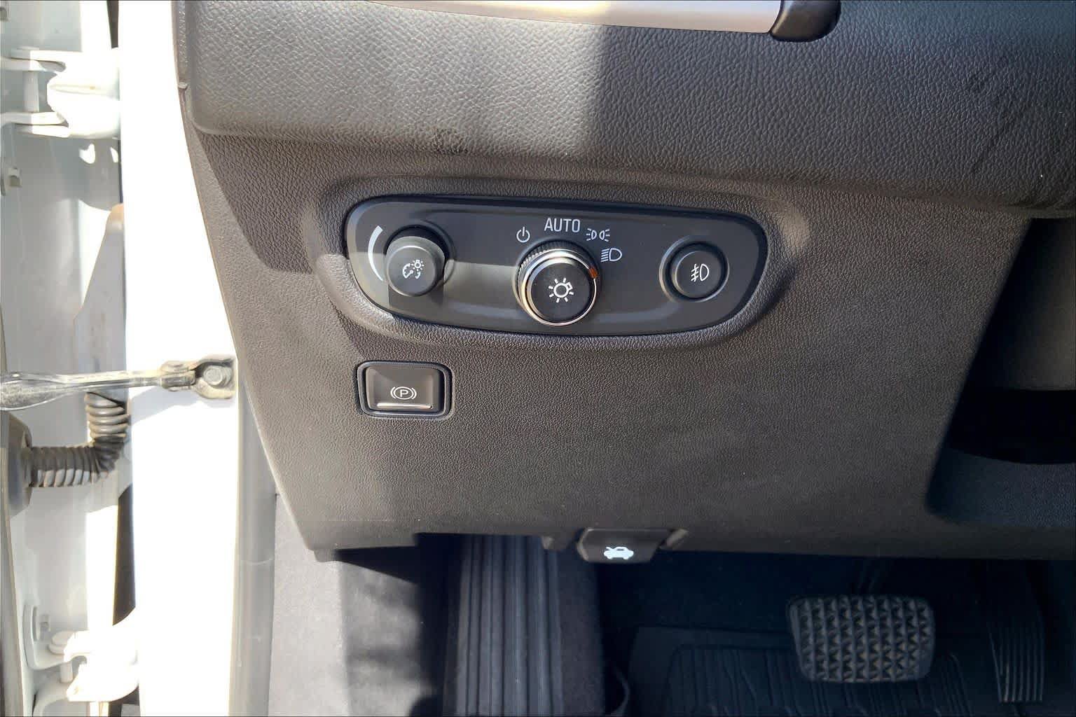 Used 2021 GMC Terrain SLT w/ Elevation Edition FWD image 33
