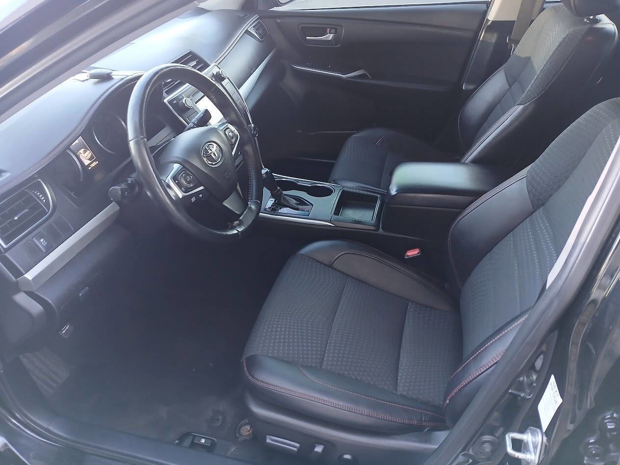 Used 2015 Toyota Camry SE FWD image 11