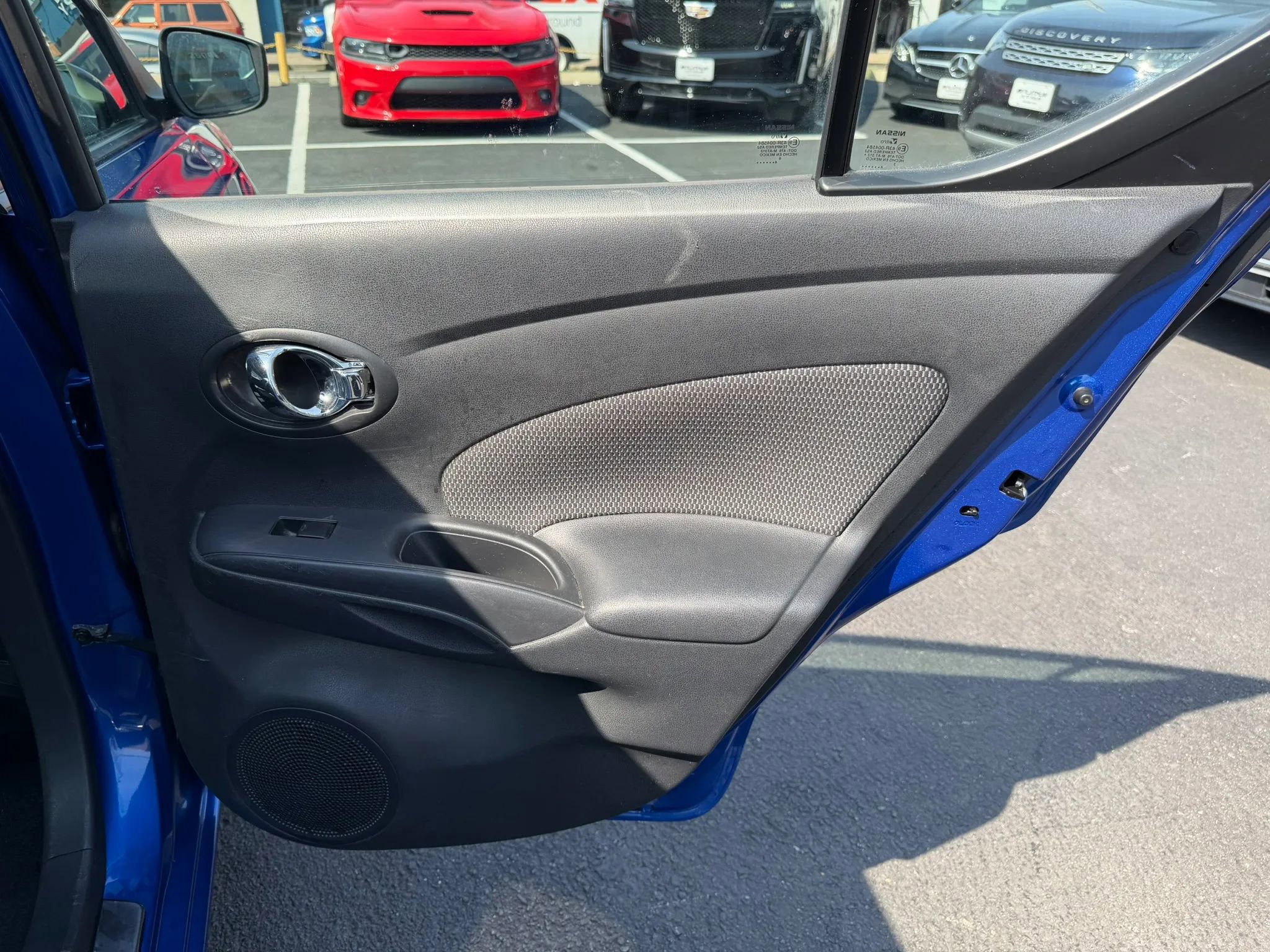 Used 2015 Nissan Versa SV image 9