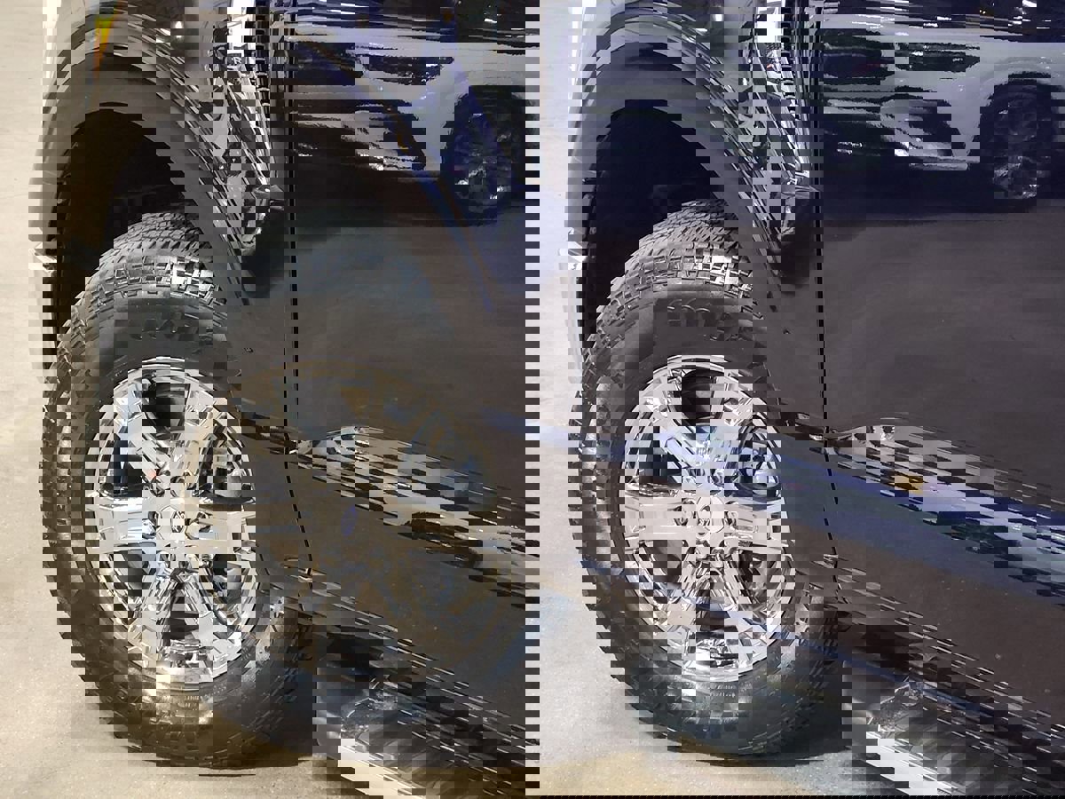 Used 2023 Ford F150 Lariat w/ Trailer Tow Package image 23