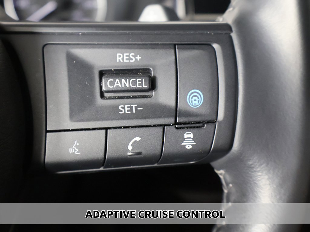 Used 2024 Nissan Pathfinder SV image 3