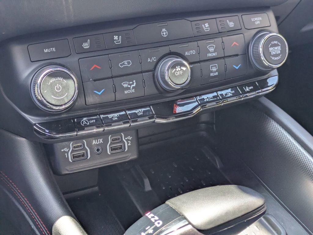 Used 2025 Dodge Durango GT AWD/4WD image 22