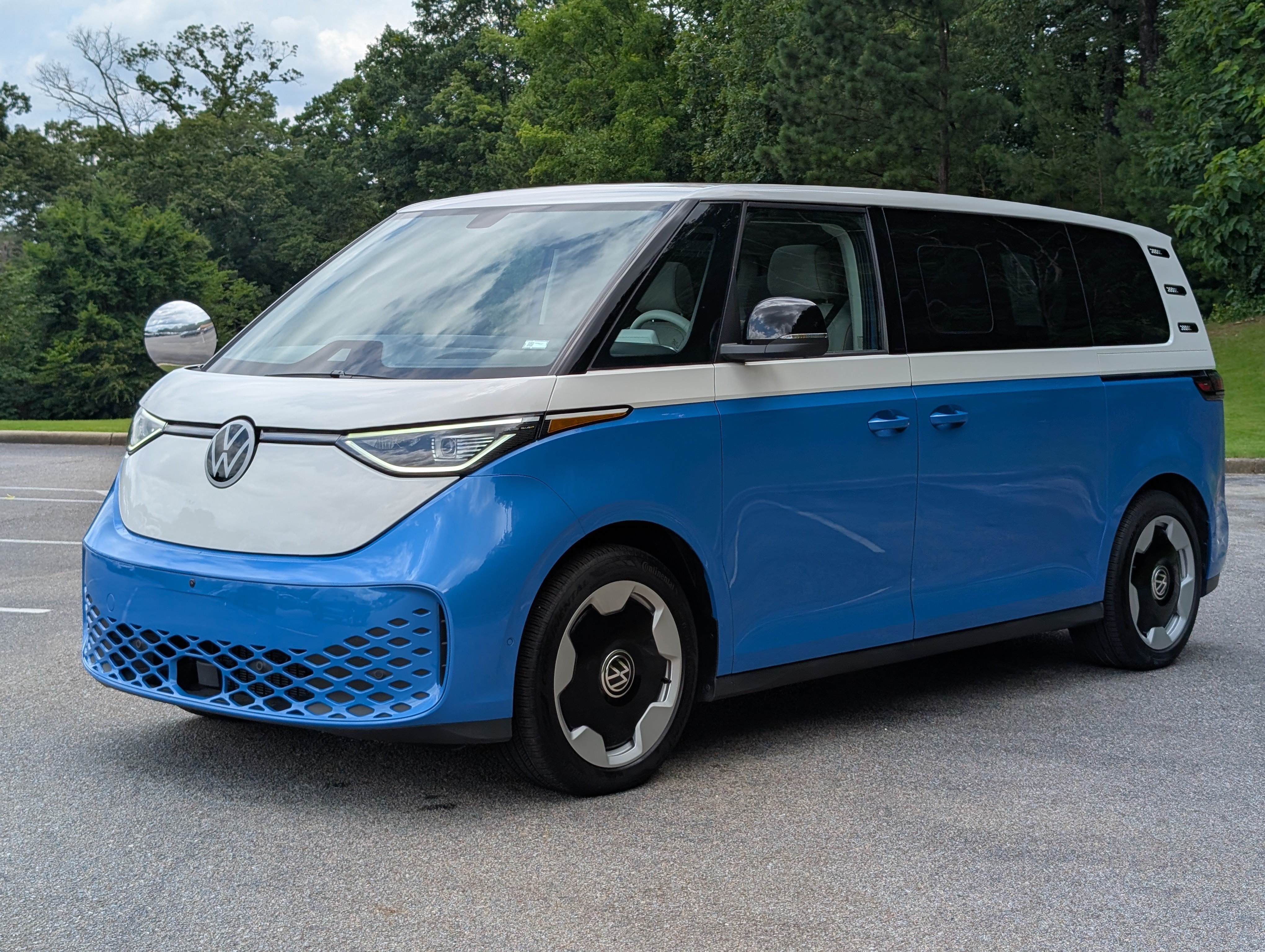 Used 2025 Volkswagen ID. Buzz Pro S Plus RWD image 5
