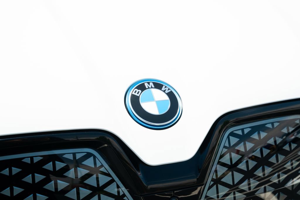 Used 2024 BMW iX xDrive50 w/ Premium Package AWD/4WD image 7