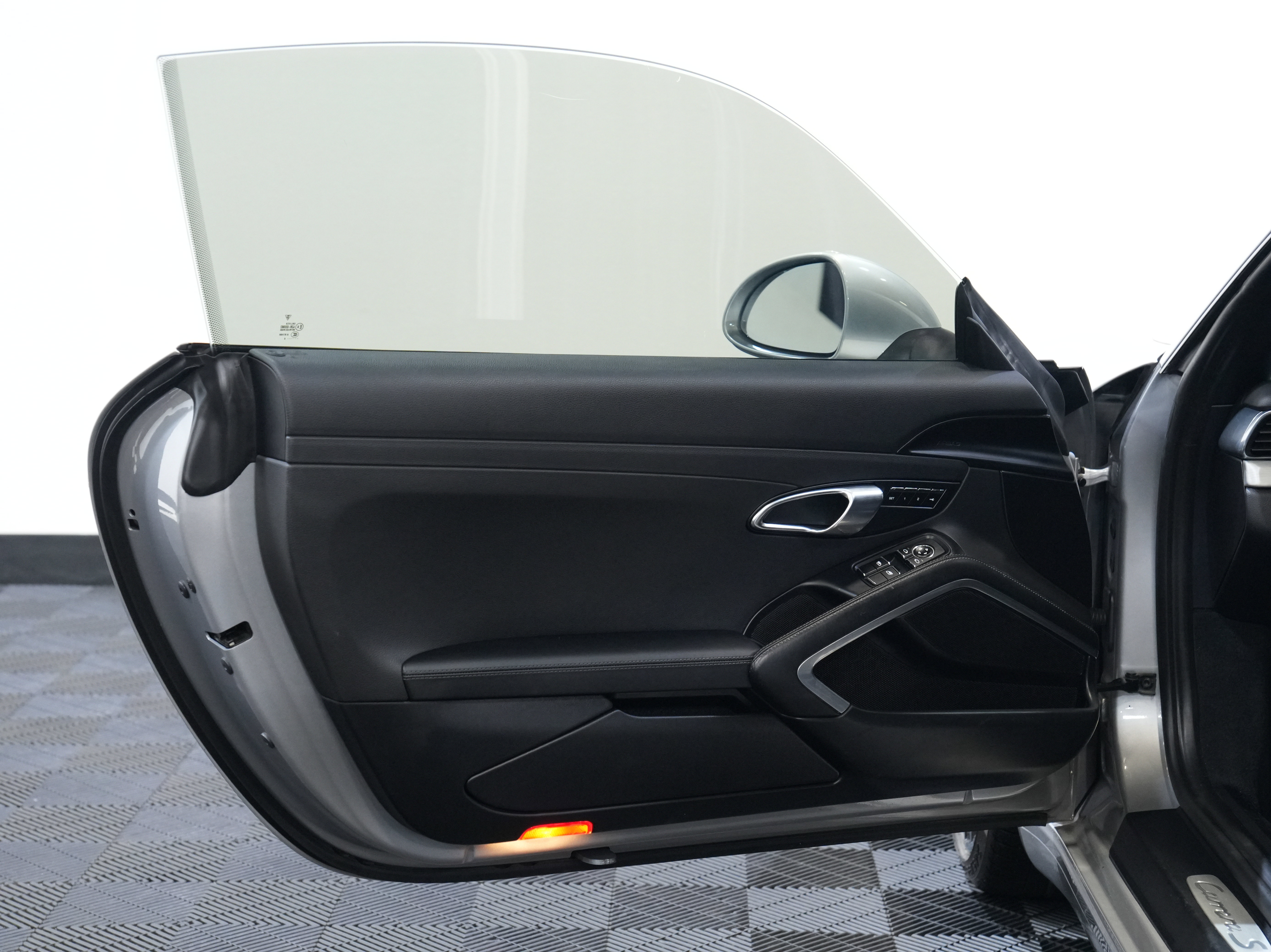 Used 2017 Porsche 911 Carrera S image 23