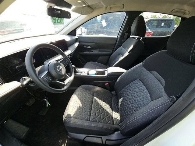 Used 2025 Nissan Kicks SV AWD/4WD image 9