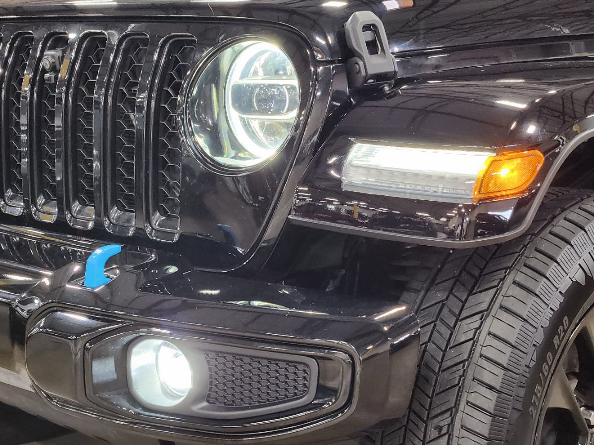 Used 2021 Jeep Wrangler Unlimited Sahara AWD/4WD image 16