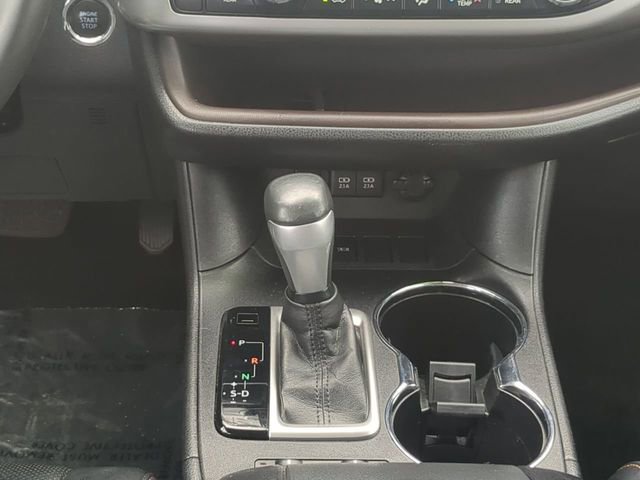 Used 2017 Toyota Highlander Limited image 19
