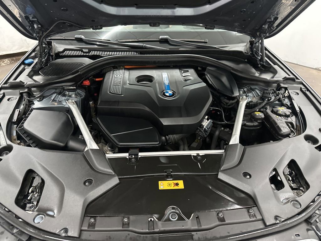 Used 2018 BMW 530e w/ Premium Package 2 image 28